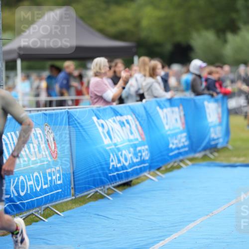 30.08.2026 - Elbe Triathlon Hamburg LAZAROV Photography http://msf.ph/oto/10026778 30.08.2026 10:15:34 Ziel 215 meine-sportfotos.de