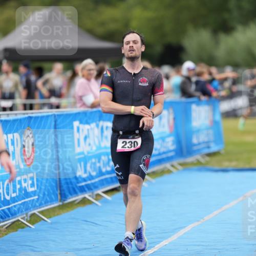 30.08.2026 - Elbe Triathlon Hamburg LAZAROV Photography http://msf.ph/oto/10026783 30.08.2026 10:17:09 Ziel 230, 309 meine-sportfotos.de