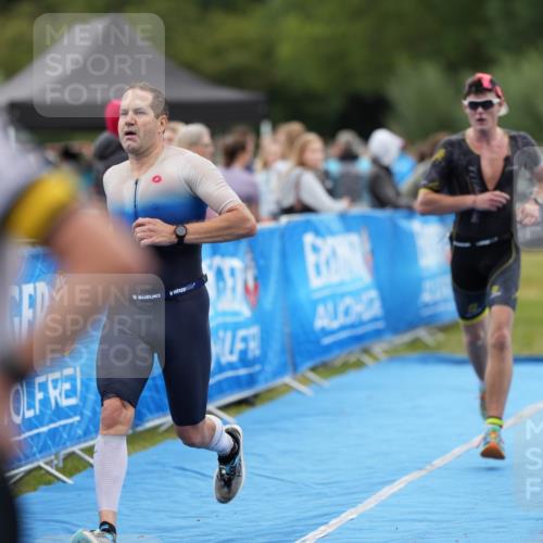 30.08.2026 - Elbe Triathlon Hamburg LAZAROV Photography http://msf.ph/oto/10026797 30.08.2026 10:18:06 Ziel 268, 411 meine-sportfotos.de