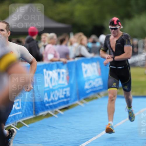 30.08.2026 - Elbe Triathlon Hamburg LAZAROV Photography http://msf.ph/oto/10026798 30.08.2026 10:18:06 Ziel 268, 411 meine-sportfotos.de