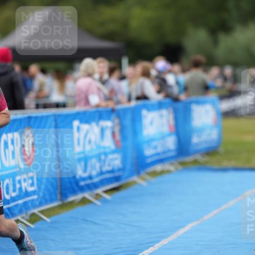 30.08.2026 - Elbe Triathlon Hamburg LAZAROV Photography http://msf.ph/oto/10026805 30.08.2026 10:18:57 Ziel 235 meine-sportfotos.de