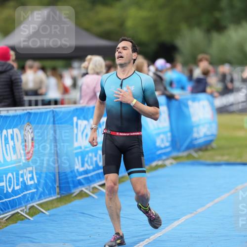 30.08.2026 - Elbe Triathlon Hamburg LAZAROV Photography http://msf.ph/oto/10026806 30.08.2026 10:19:11 Ziel 211 meine-sportfotos.de