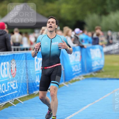 30.08.2026 - Elbe Triathlon Hamburg LAZAROV Photography http://msf.ph/oto/10026807 30.08.2026 10:19:11 Ziel 211 meine-sportfotos.de