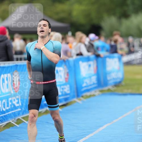 30.08.2026 - Elbe Triathlon Hamburg LAZAROV Photography http://msf.ph/oto/10026808 30.08.2026 10:19:12 Ziel 211 meine-sportfotos.de