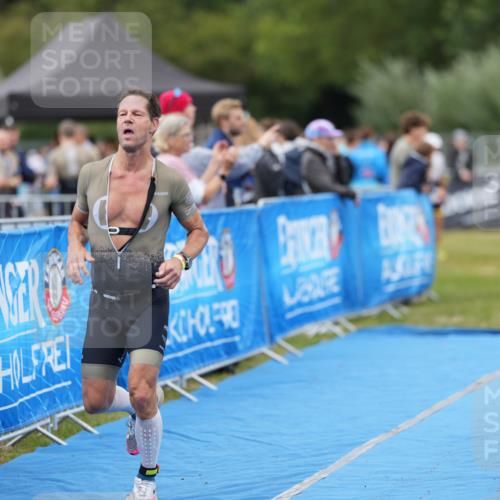 30.08.2026 - Elbe Triathlon Hamburg LAZAROV Photography http://msf.ph/oto/10026809 30.08.2026 10:19:41 Ziel 222 meine-sportfotos.de