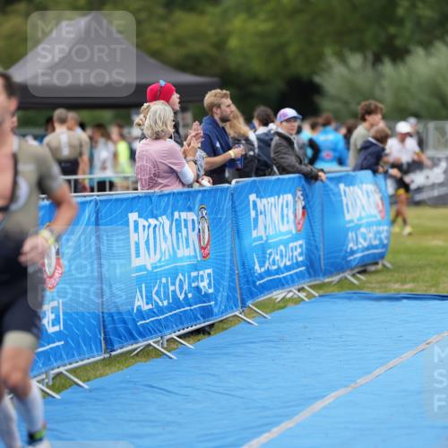 30.08.2026 - Elbe Triathlon Hamburg LAZAROV Photography http://msf.ph/oto/10026810 30.08.2026 10:19:41 Ziel 222 meine-sportfotos.de