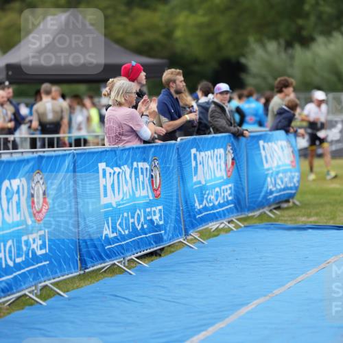 30.08.2026 - Elbe Triathlon Hamburg LAZAROV Photography http://msf.ph/oto/10026811 30.08.2026 10:19:41 Ziel 222 meine-sportfotos.de