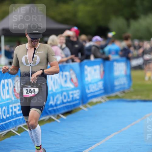 30.08.2026 - Elbe Triathlon Hamburg LAZAROV Photography http://msf.ph/oto/10026813 30.08.2026 10:20:07 Ziel 244 meine-sportfotos.de