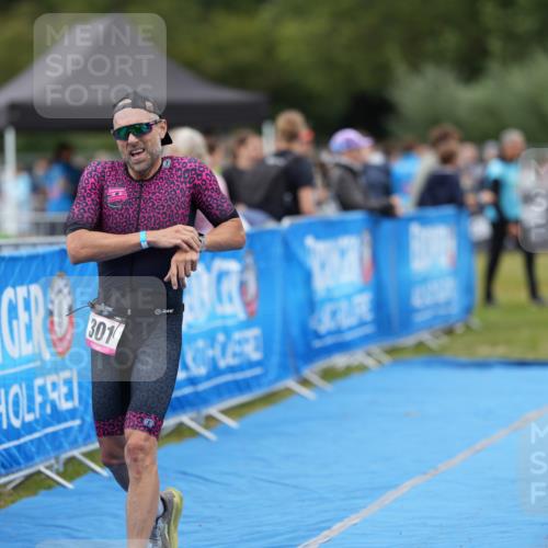 30.08.2026 - Elbe Triathlon Hamburg LAZAROV Photography http://msf.ph/oto/10026816 30.08.2026 10:20:59 Ziel 301 meine-sportfotos.de