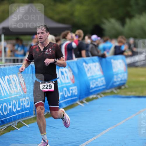30.08.2026 - Elbe Triathlon Hamburg LAZAROV Photography http://msf.ph/oto/10026818 30.08.2026 10:21:10 Ziel 229 meine-sportfotos.de
