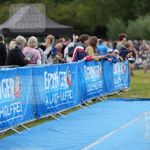30.08.2026 - Elbe Triathlon Hamburg LAZAROV Photography http://msf.ph/oto/10026853 30.08.2026 10:28:31 Ziel 322 meine-sportfotos.de