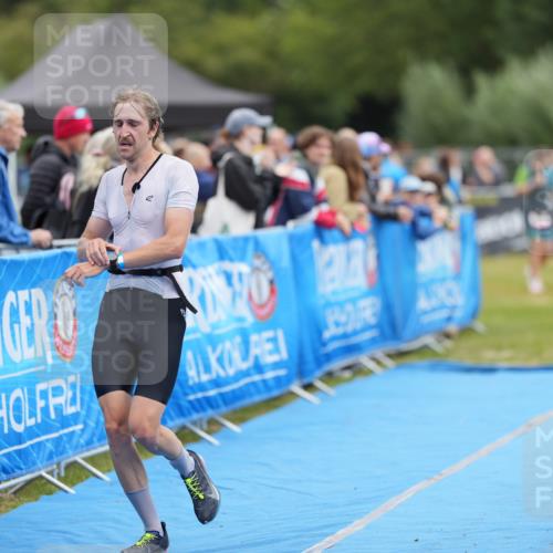 30.08.2026 - Elbe Triathlon Hamburg LAZAROV Photography http://msf.ph/oto/10026866 30.08.2026 10:30:26 Ziel 317 meine-sportfotos.de