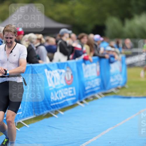 30.08.2026 - Elbe Triathlon Hamburg LAZAROV Photography http://msf.ph/oto/10026867 30.08.2026 10:30:27 Ziel 317 meine-sportfotos.de