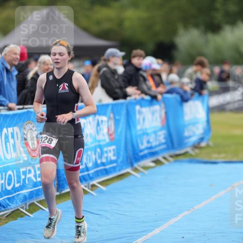 30.08.2026 - Elbe Triathlon Hamburg LAZAROV Photography http://msf.ph/oto/10026881 30.08.2026 10:31:29 Ziel 328 meine-sportfotos.de