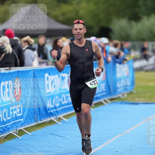 30.08.2026 - Elbe Triathlon Hamburg LAZAROV Photography http://msf.ph/oto/10026893 30.08.2026 10:32:51 Ziel 298, 433 meine-sportfotos.de