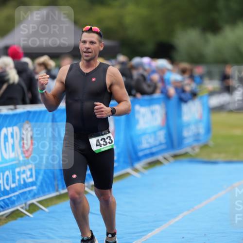 30.08.2026 - Elbe Triathlon Hamburg LAZAROV Photography http://msf.ph/oto/10026894 30.08.2026 10:32:51 Ziel 298, 433 meine-sportfotos.de
