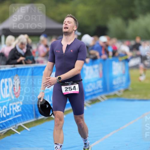30.08.2026 - Elbe Triathlon Hamburg LAZAROV Photography http://msf.ph/oto/10026939 30.08.2026 10:35:56 Ziel 254, 366 meine-sportfotos.de