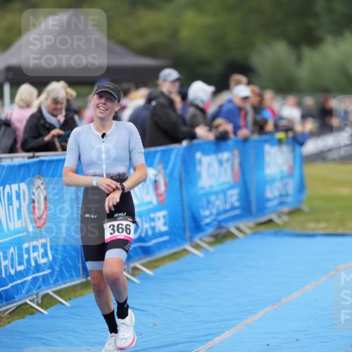 30.08.2026 - Elbe Triathlon Hamburg LAZAROV Photography http://msf.ph/oto/10026940 30.08.2026 10:36:01 Ziel 202, 366 meine-sportfotos.de
