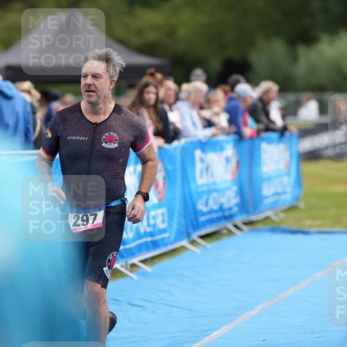 30.08.2026 - Elbe Triathlon Hamburg LAZAROV Photography http://msf.ph/oto/10027134 30.08.2026 10:47:56 Ziel 297 meine-sportfotos.de