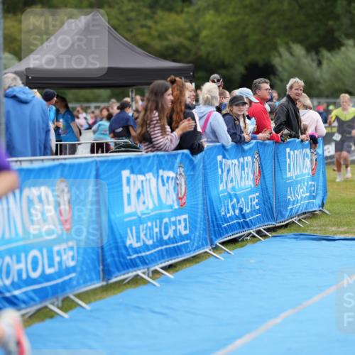 30.08.2026 - Elbe Triathlon Hamburg LAZAROV Photography http://msf.ph/oto/10027153 30.08.2026 10:50:21 Ziel 421 meine-sportfotos.de