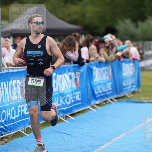 30.08.2026 - Elbe Triathlon Hamburg LAZAROV Photography http://msf.ph/oto/10027247 30.08.2026 10:56:37 Ziel 595, 689, 1894 meine-sportfotos.de