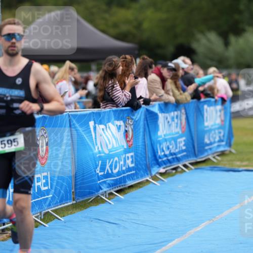 30.08.2026 - Elbe Triathlon Hamburg LAZAROV Photography http://msf.ph/oto/10027248 30.08.2026 10:56:38 Ziel 595, 689, 1894 meine-sportfotos.de