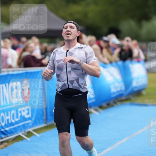 30.08.2026 - Elbe Triathlon Hamburg LAZAROV Photography http://msf.ph/oto/10027260 30.08.2026 10:57:06 Ziel 430 meine-sportfotos.de