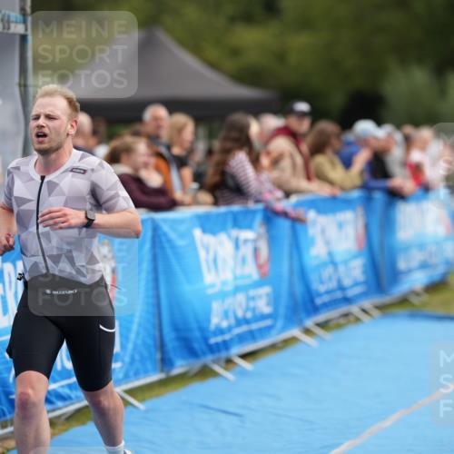 30.08.2026 - Elbe Triathlon Hamburg LAZAROV Photography http://msf.ph/oto/10027337 30.08.2026 11:00:39 Ziel 248, 584, 621 meine-sportfotos.de