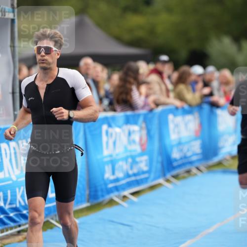 30.08.2026 - Elbe Triathlon Hamburg LAZAROV Photography http://msf.ph/oto/10027343 30.08.2026 11:00:57 Ziel 498, 676 meine-sportfotos.de