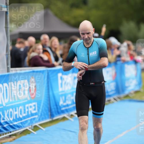30.08.2026 - Elbe Triathlon Hamburg LAZAROV Photography http://msf.ph/oto/10027352 30.08.2026 11:01:08 Ziel 261, 264, 987 meine-sportfotos.de