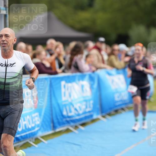 30.08.2026 - Elbe Triathlon Hamburg LAZAROV Photography http://msf.ph/oto/10027355 30.08.2026 11:01:15 Ziel 261, 391 meine-sportfotos.de