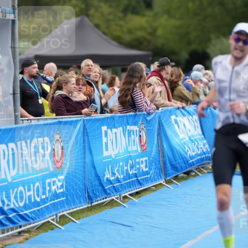 30.08.2026 - Elbe Triathlon Hamburg LAZAROV Photography http://msf.ph/oto/10027378 30.08.2026 11:02:40 Ziel 552, 637, 739, 1116 meine-sportfotos.de