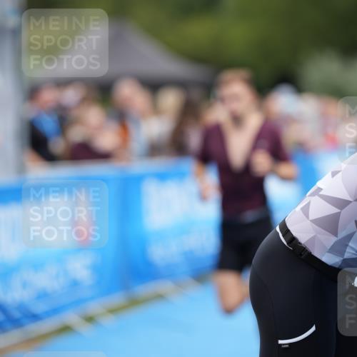 30.08.2026 - Elbe Triathlon Hamburg LAZAROV Photography http://msf.ph/oto/10027380 30.08.2026 11:02:51 Ziel 525 meine-sportfotos.de