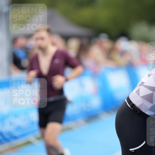 30.08.2026 - Elbe Triathlon Hamburg LAZAROV Photography http://msf.ph/oto/10027381 30.08.2026 11:02:51 Ziel 525 meine-sportfotos.de