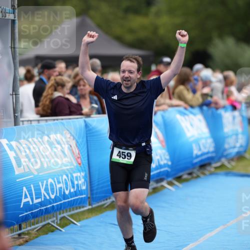 30.08.2026 - Elbe Triathlon Hamburg LAZAROV Photography http://msf.ph/oto/10027386 30.08.2026 11:03:17 Ziel 459, 563 meine-sportfotos.de