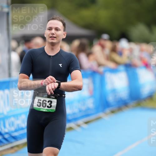 30.08.2026 - Elbe Triathlon Hamburg LAZAROV Photography http://msf.ph/oto/10027391 30.08.2026 11:03:23 Ziel 563 meine-sportfotos.de