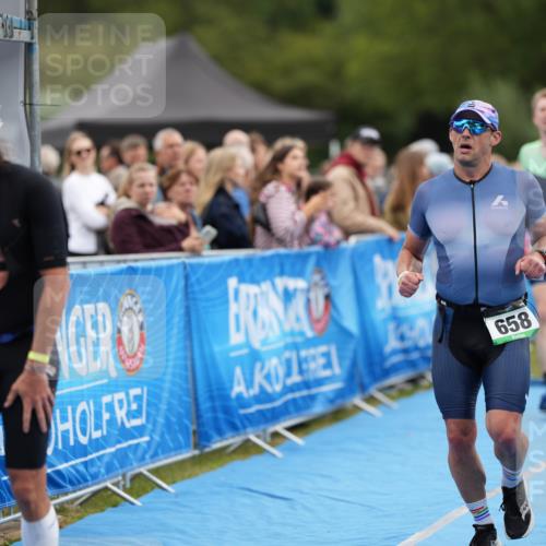 30.08.2026 - Elbe Triathlon Hamburg LAZAROV Photography http://msf.ph/oto/10027403 30.08.2026 11:04:05 Ziel 449, 642, 658, 664, 1897 meine-sportfotos.de