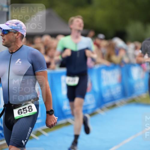 30.08.2026 - Elbe Triathlon Hamburg LAZAROV Photography http://msf.ph/oto/10027406 30.08.2026 11:04:07 Ziel 449, 642, 658, 1897 meine-sportfotos.de