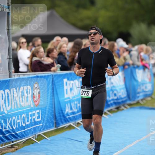 30.08.2026 - Elbe Triathlon Hamburg LAZAROV Photography http://msf.ph/oto/10027409 30.08.2026 11:04:17 Ziel 976 meine-sportfotos.de