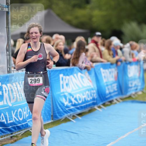 30.08.2026 - Elbe Triathlon Hamburg LAZAROV Photography http://msf.ph/oto/10027414 30.08.2026 11:04:48 Ziel 299, 673 meine-sportfotos.de