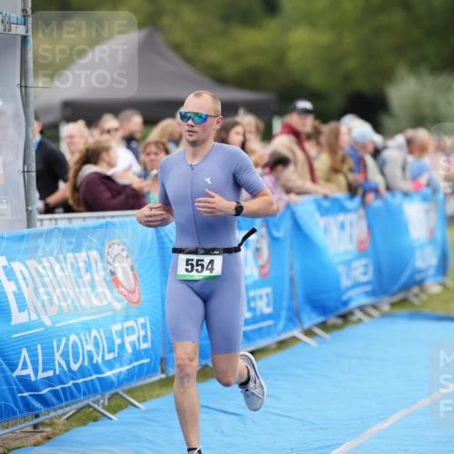 30.08.2026 - Elbe Triathlon Hamburg LAZAROV Photography http://msf.ph/oto/10027419 30.08.2026 11:05:07 Ziel 554, 656 meine-sportfotos.de
