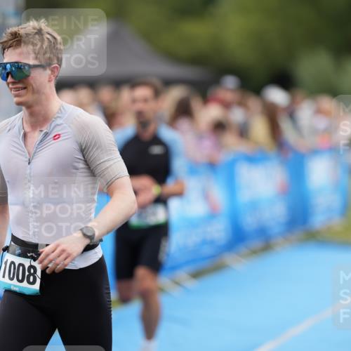30.08.2026 - Elbe Triathlon Hamburg LAZAROV Photography http://msf.ph/oto/10027428 30.08.2026 11:05:18 Ziel 656, 698, 1008 meine-sportfotos.de