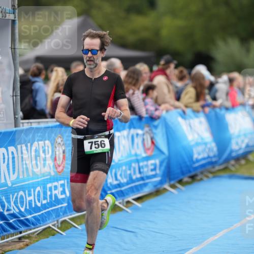 30.08.2026 - Elbe Triathlon Hamburg LAZAROV Photography http://msf.ph/oto/10027431 30.08.2026 11:05:43 Ziel 747, 756 meine-sportfotos.de