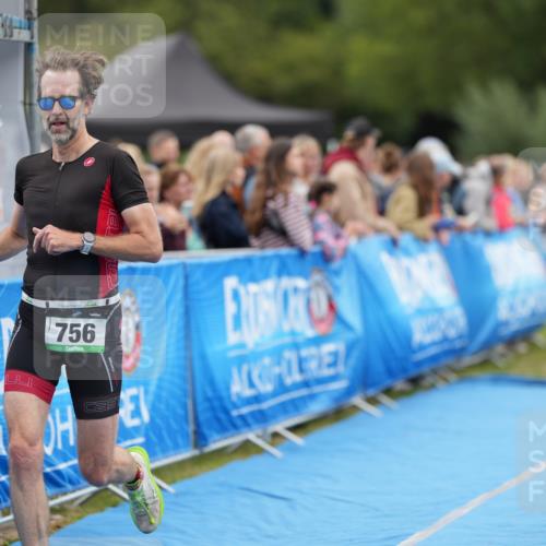 30.08.2026 - Elbe Triathlon Hamburg LAZAROV Photography http://msf.ph/oto/10027432 30.08.2026 11:05:43 Ziel 747, 756 meine-sportfotos.de