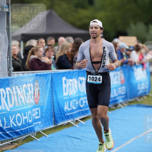 30.08.2026 - Elbe Triathlon Hamburg LAZAROV Photography http://msf.ph/oto/10027480 30.08.2026 11:07:18 Ziel 488, 1024 meine-sportfotos.de