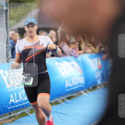 30.08.2026 - Elbe Triathlon Hamburg LAZAROV Photography http://msf.ph/oto/10027505 30.08.2026 11:08:21 Ziel 506, 790 meine-sportfotos.de