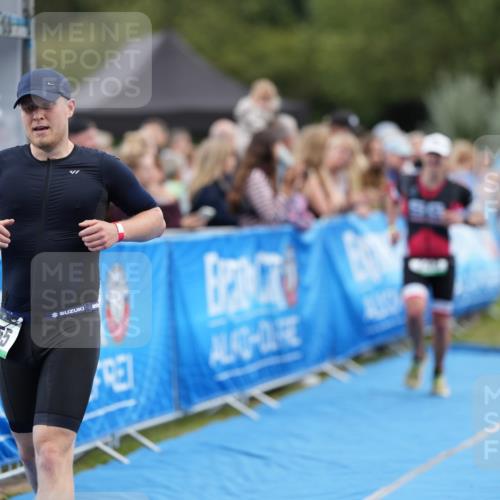 30.08.2026 - Elbe Triathlon Hamburg LAZAROV Photography http://msf.ph/oto/10027517 30.08.2026 11:08:53 Ziel 503, 555, 746, 1042 meine-sportfotos.de