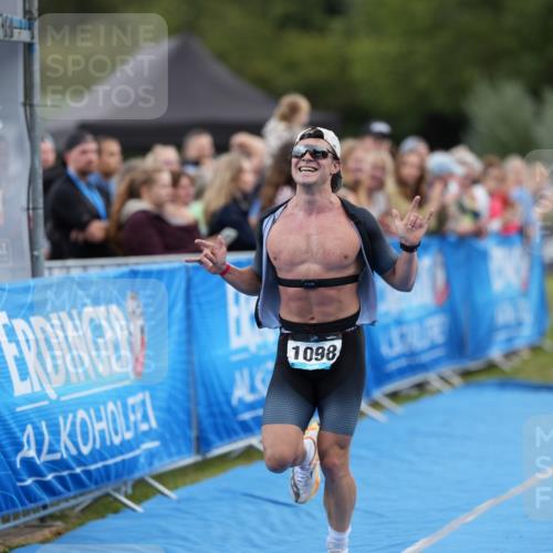 30.08.2026 - Elbe Triathlon Hamburg LAZAROV Photography http://msf.ph/oto/10027527 30.08.2026 11:09:07 Ziel 633, 1098 meine-sportfotos.de