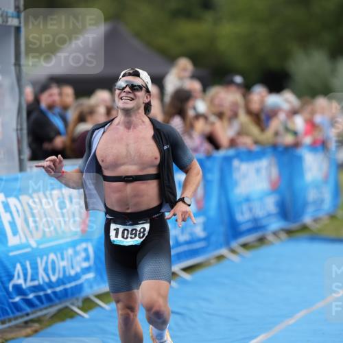 30.08.2026 - Elbe Triathlon Hamburg LAZAROV Photography http://msf.ph/oto/10027528 30.08.2026 11:09:07 Ziel 633, 1098 meine-sportfotos.de