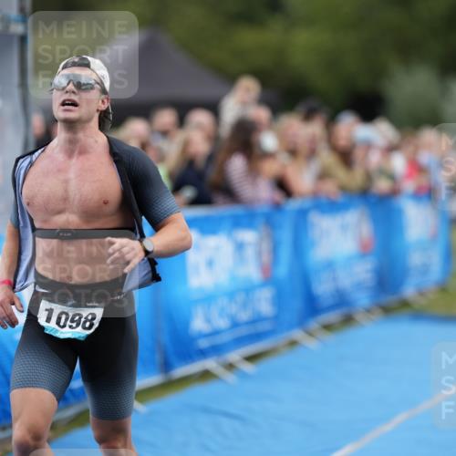 30.08.2026 - Elbe Triathlon Hamburg LAZAROV Photography http://msf.ph/oto/10027529 30.08.2026 11:09:08 Ziel 633, 1098 meine-sportfotos.de
